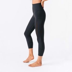 Zyia Lite N Luxe Black Mesh Panel Hi Rise Crop Capri Leggings
